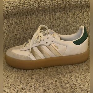 Samba women’s sneaker size 7